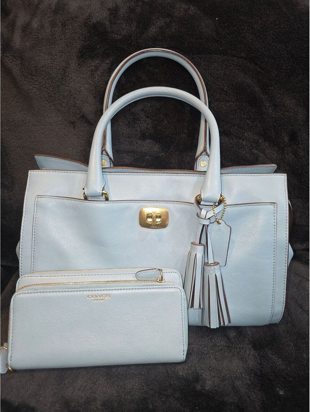 131. Coach 2013 Legacy Chelsea Carryall Light Blue Tassels & wallet